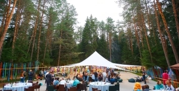 LOVE. PEACE. SKYWIND | Event Studio BON