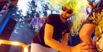 LOVE. PEACE. SKYWIND | Event Studio BON