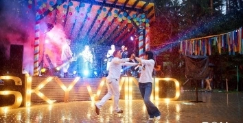 LOVE. PEACE. SKYWIND | Event Studio BON