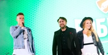 WEDDING CEREMONY AT FESTIVAL 